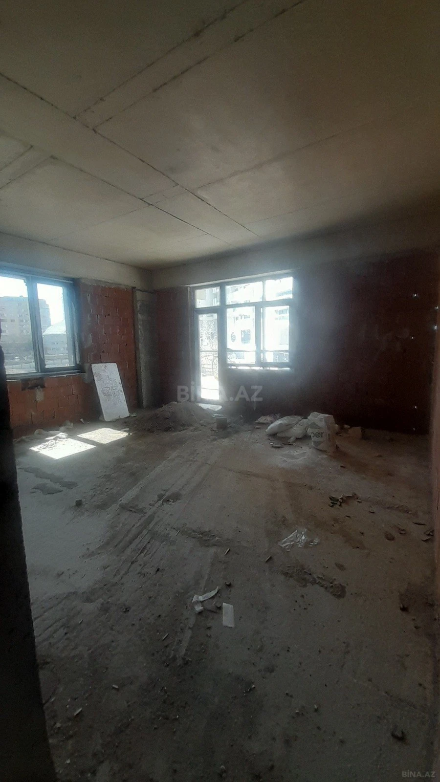 Satılır 2 otaqlı mənzil 83.2 m²