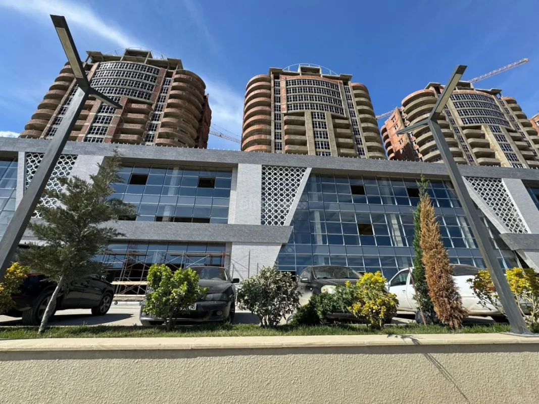 Satılır 2 otaqlı mənzil 83.2 m²