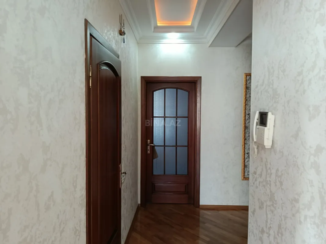 Satılır 3 otaqlı mənzil 130 m²