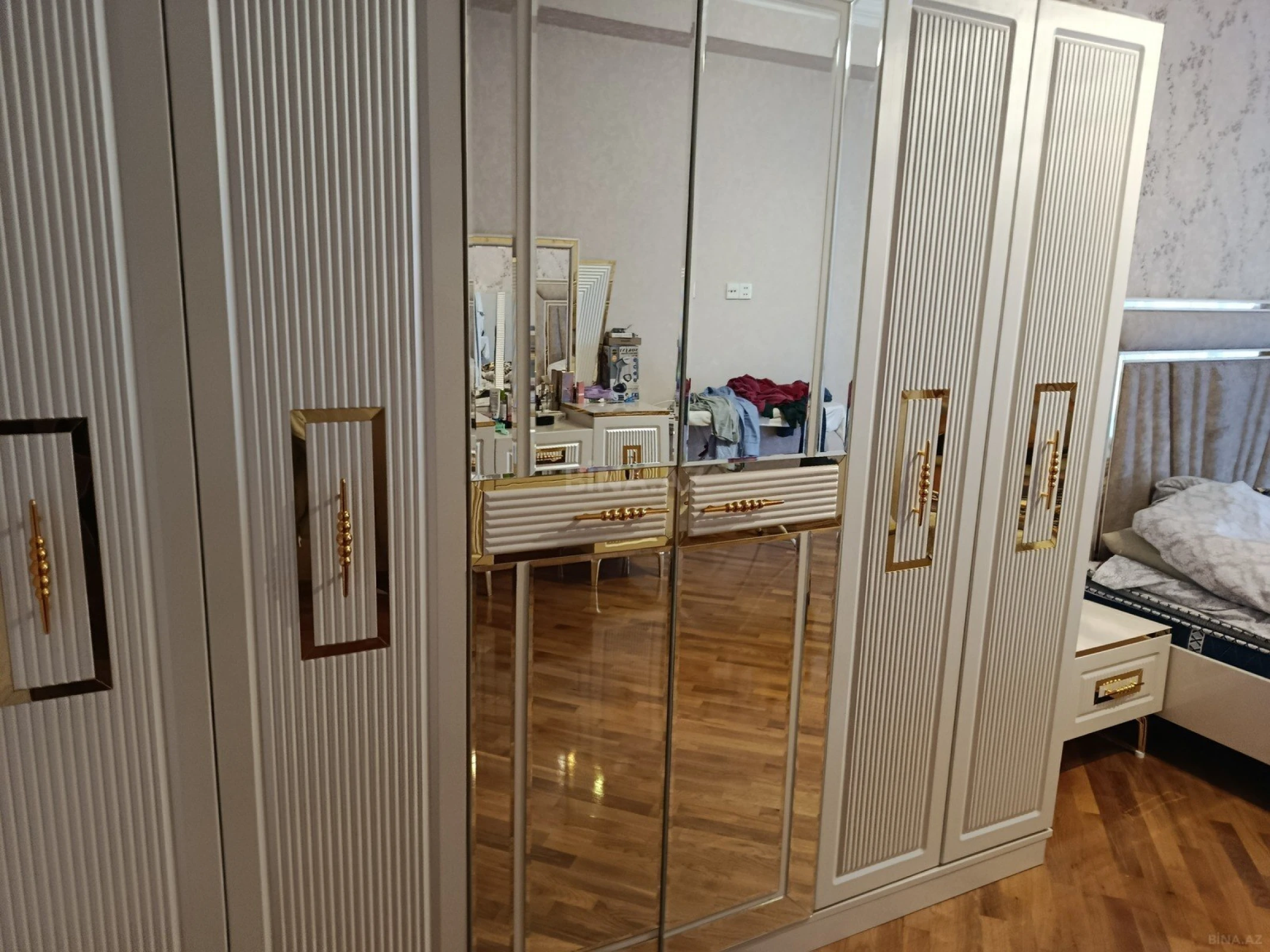 Satılır 3 otaqlı mənzil 130 m²