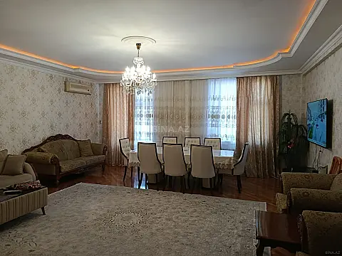 Satılır 3 otaqlı mənzil 130 m²