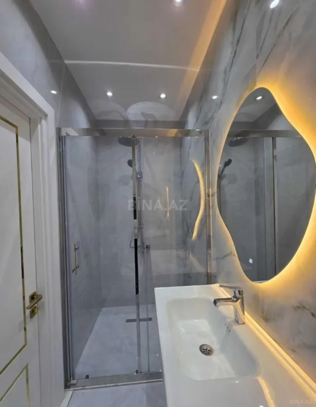 Satılır 4 otaqlı mənzil 175 m²