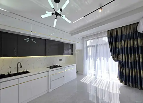 Satılır 4 otaqlı mənzil 175 m²