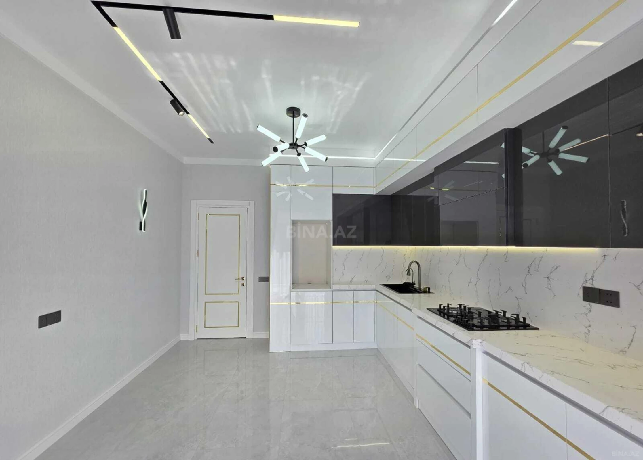 Satılır 4 otaqlı mənzil 175 m²