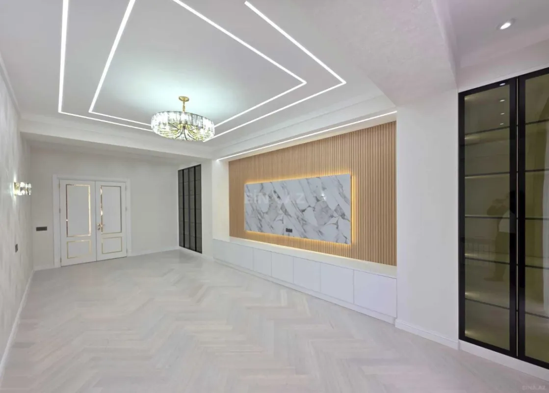Satılır 4 otaqlı mənzil 175 m²