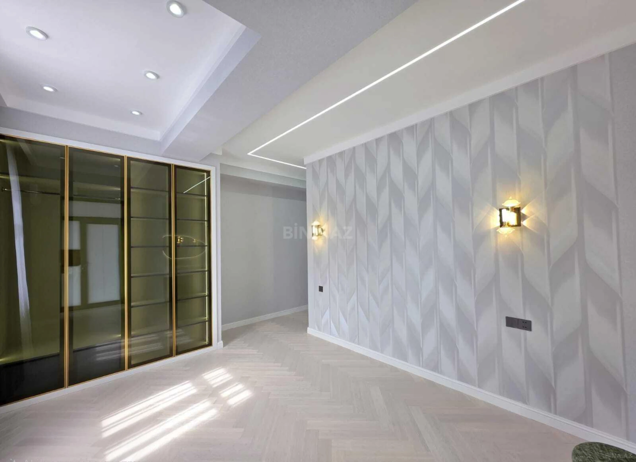 Satılır 4 otaqlı mənzil 175 m²