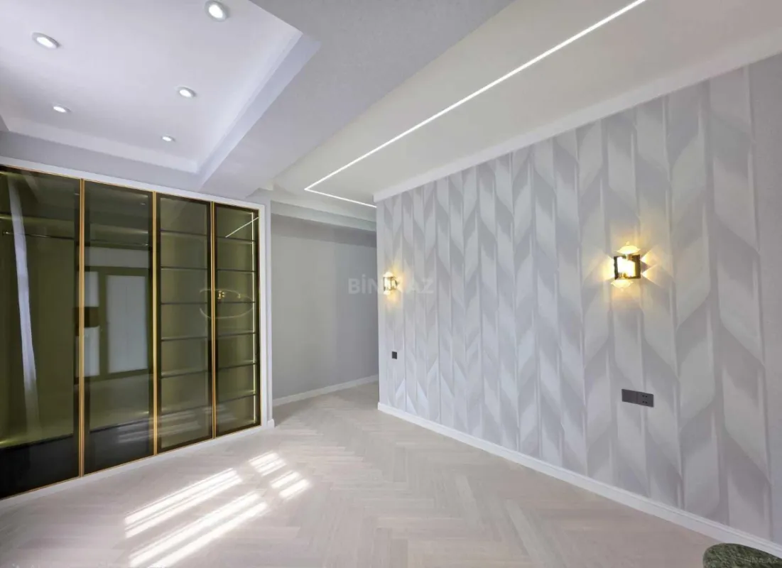 Satılır 4 otaqlı mənzil 175 m²