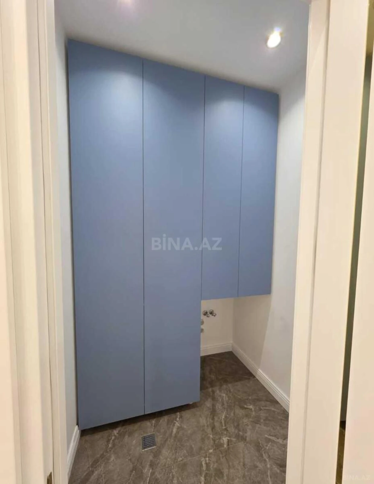 Satılır 4 otaqlı mənzil 175 m²