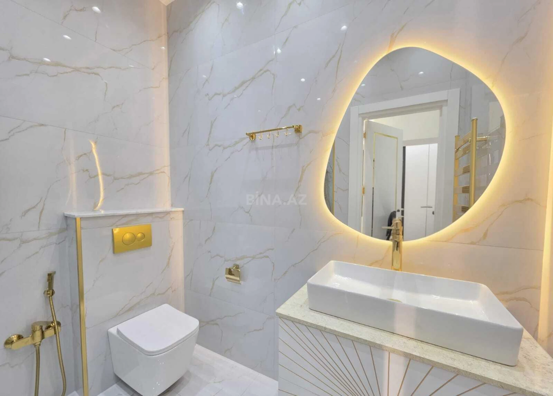 Satılır 4 otaqlı mənzil 175 m²