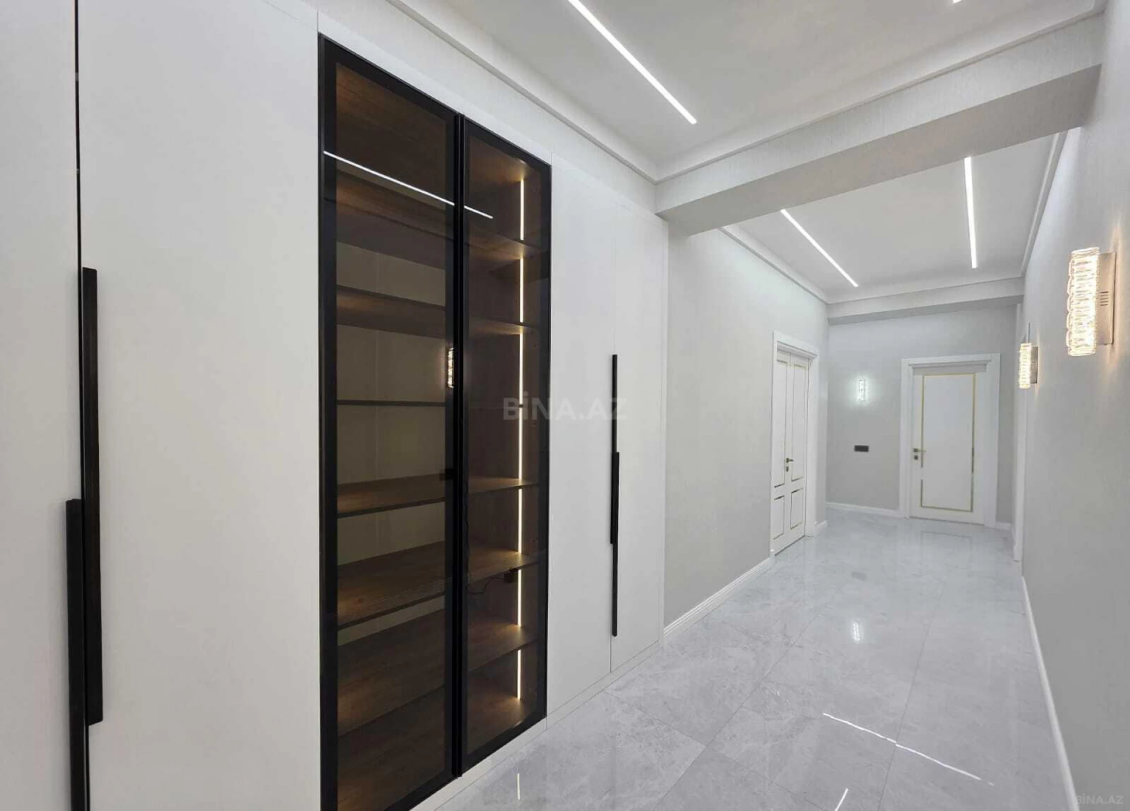 Satılır 4 otaqlı mənzil 175 m²