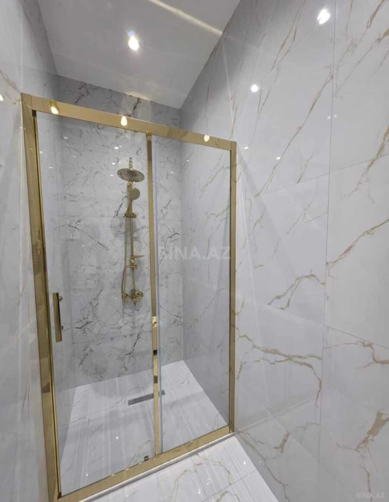 Satılır 4 otaqlı mənzil 175 m²