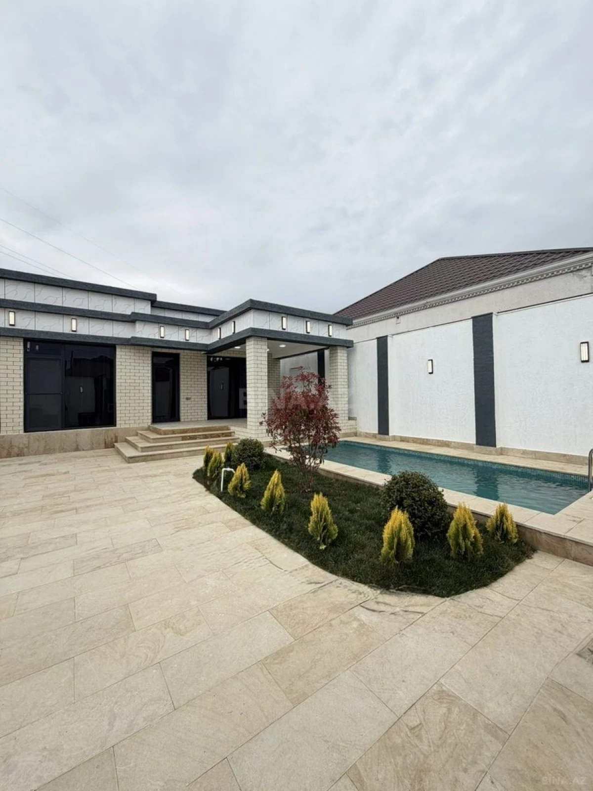 Satılır 4 otaqlı həyət evi 145 m²