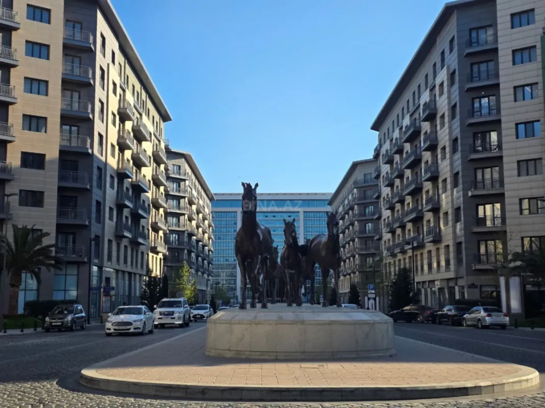 Satılır 5 otaqlı mənzil 193 m²