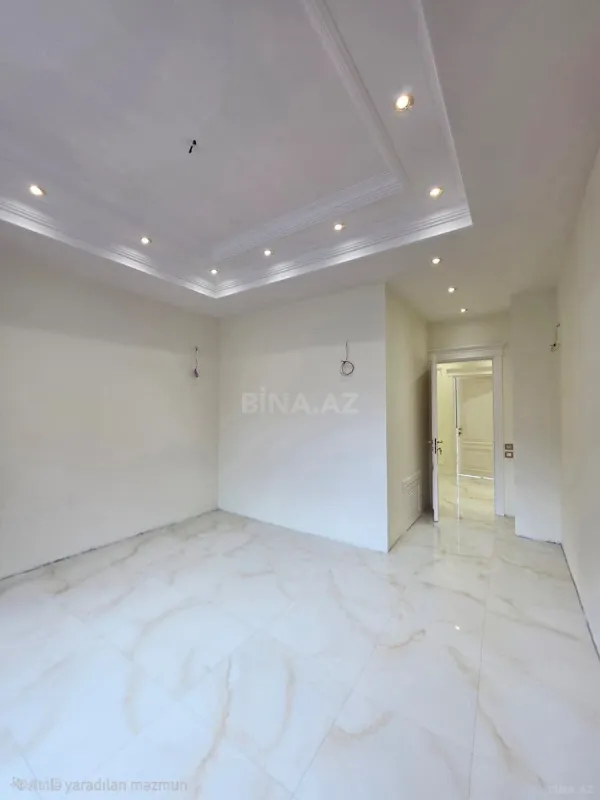 Satılır 5 otaqlı mənzil 193 m²