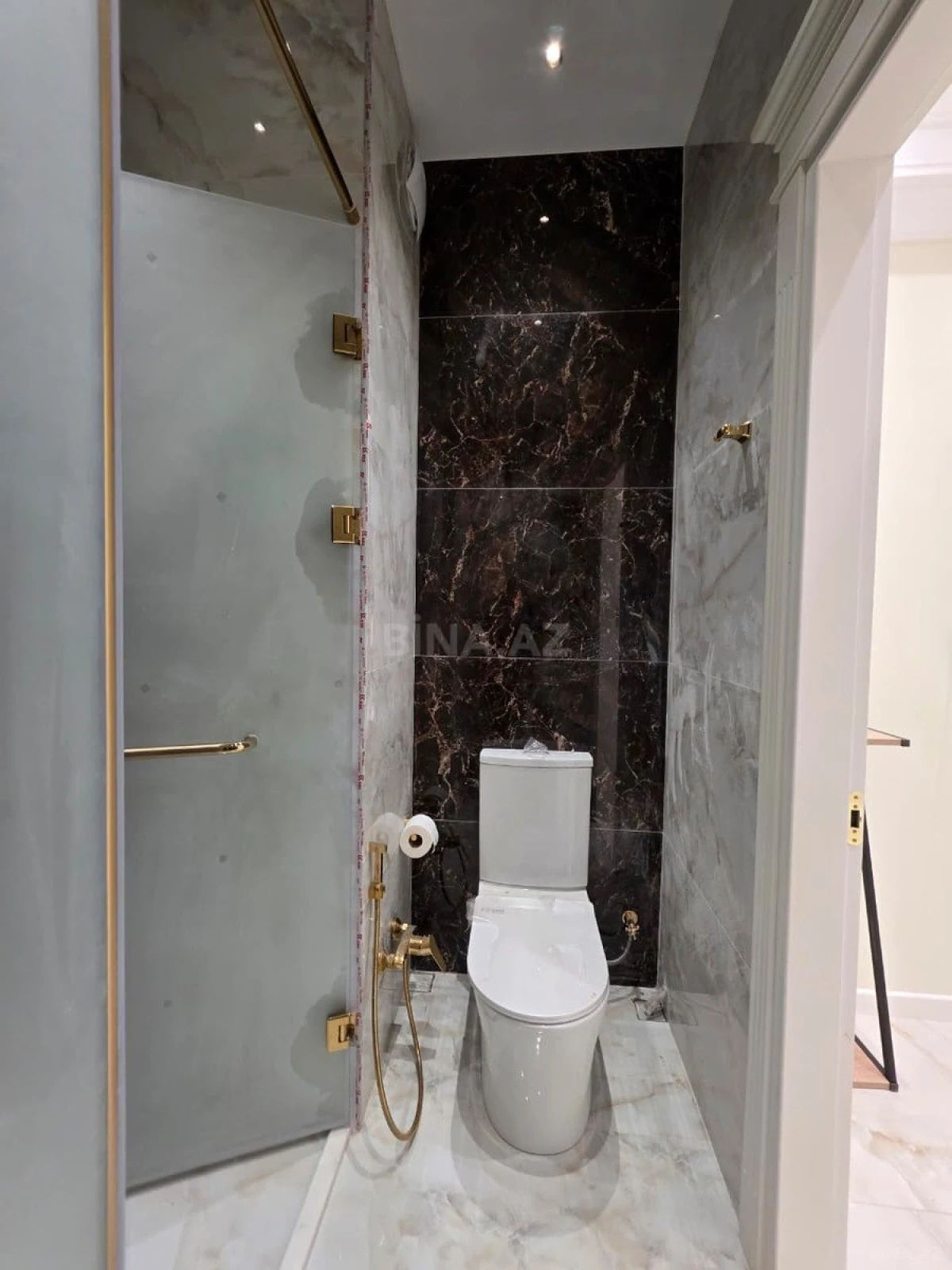 Satılır 5 otaqlı mənzil 193 m²