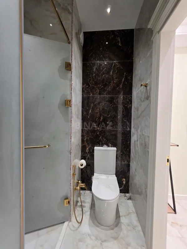 Satılır 5 otaqlı mənzil 193 m²