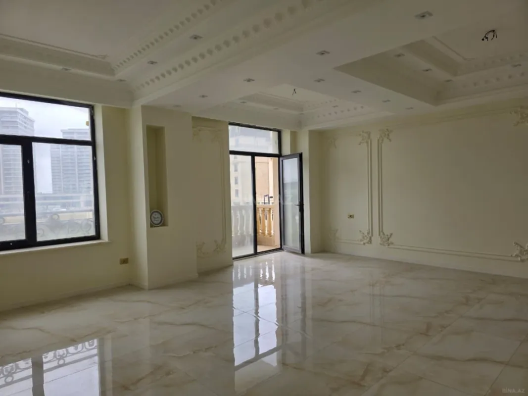 Satılır 5 otaqlı mənzil 193 m²