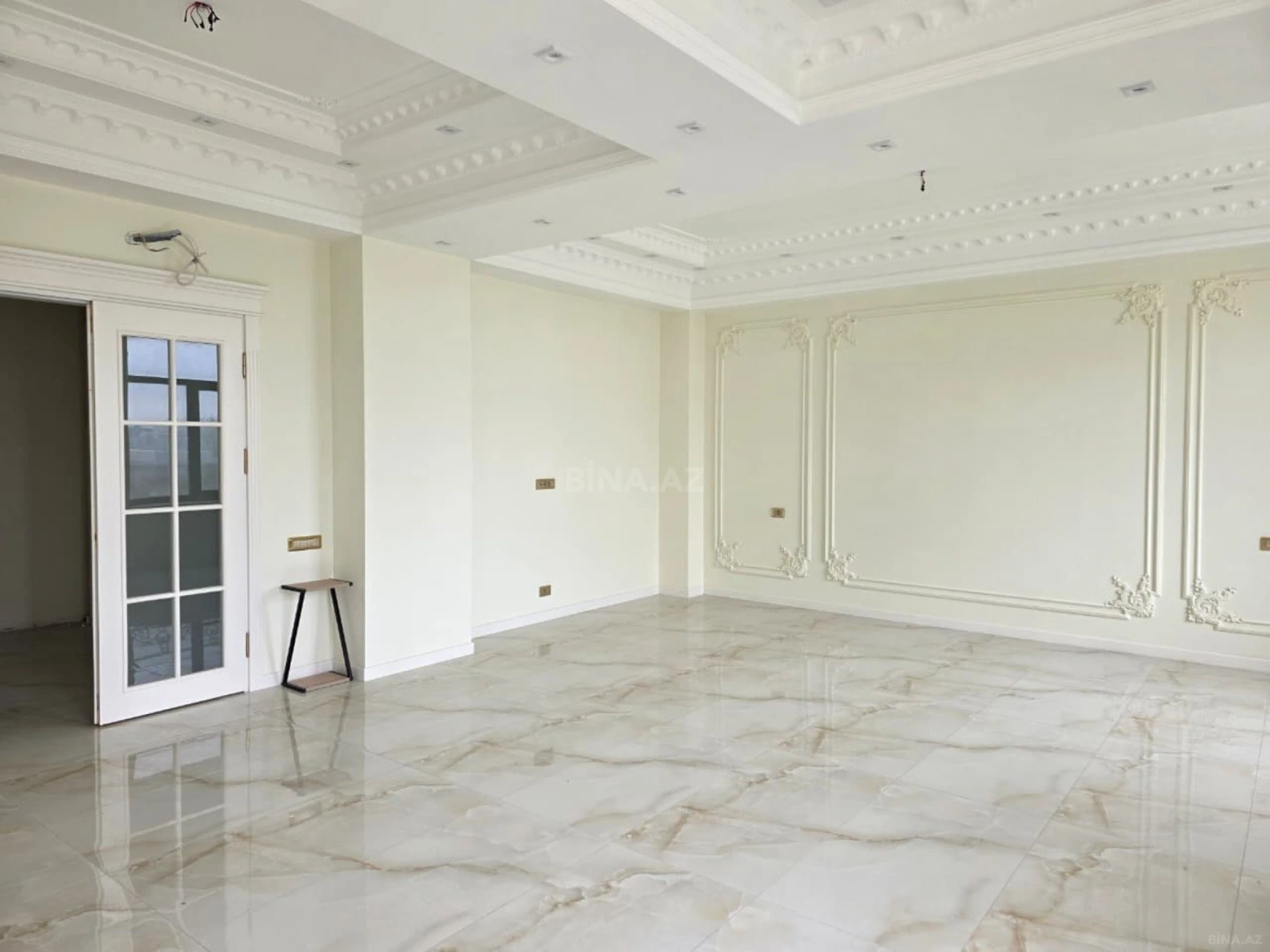 Satılır 5 otaqlı mənzil 193 m²