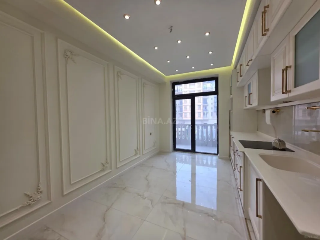 Satılır 5 otaqlı mənzil 193 m²
