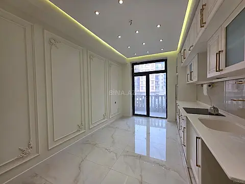 Satılır 5 otaqlı mənzil 193 m²