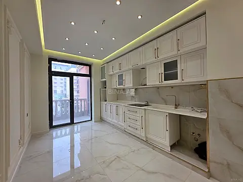 Satılır 5 otaqlı mənzil 193 m²