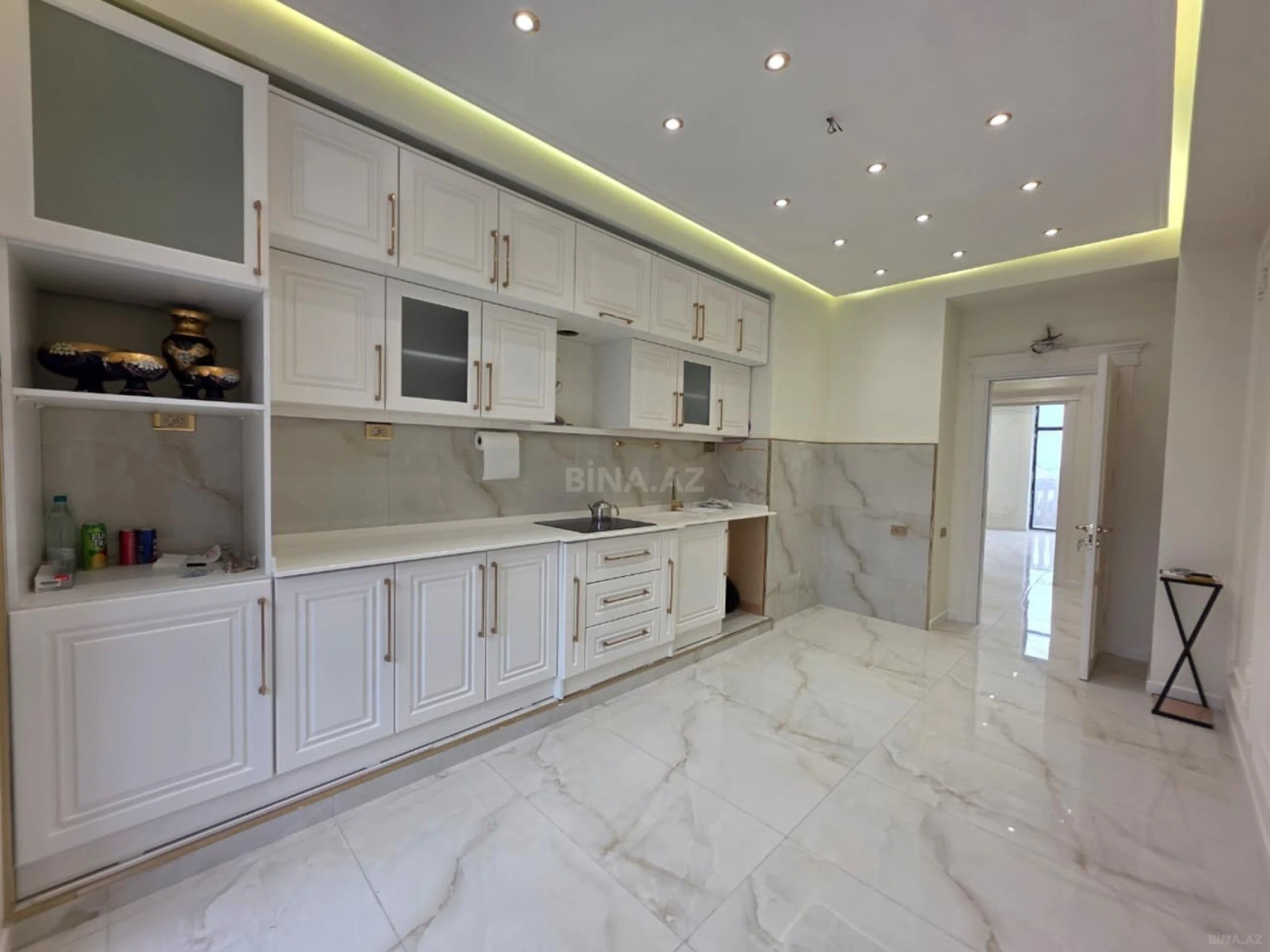 Satılır 5 otaqlı mənzil 193 m²
