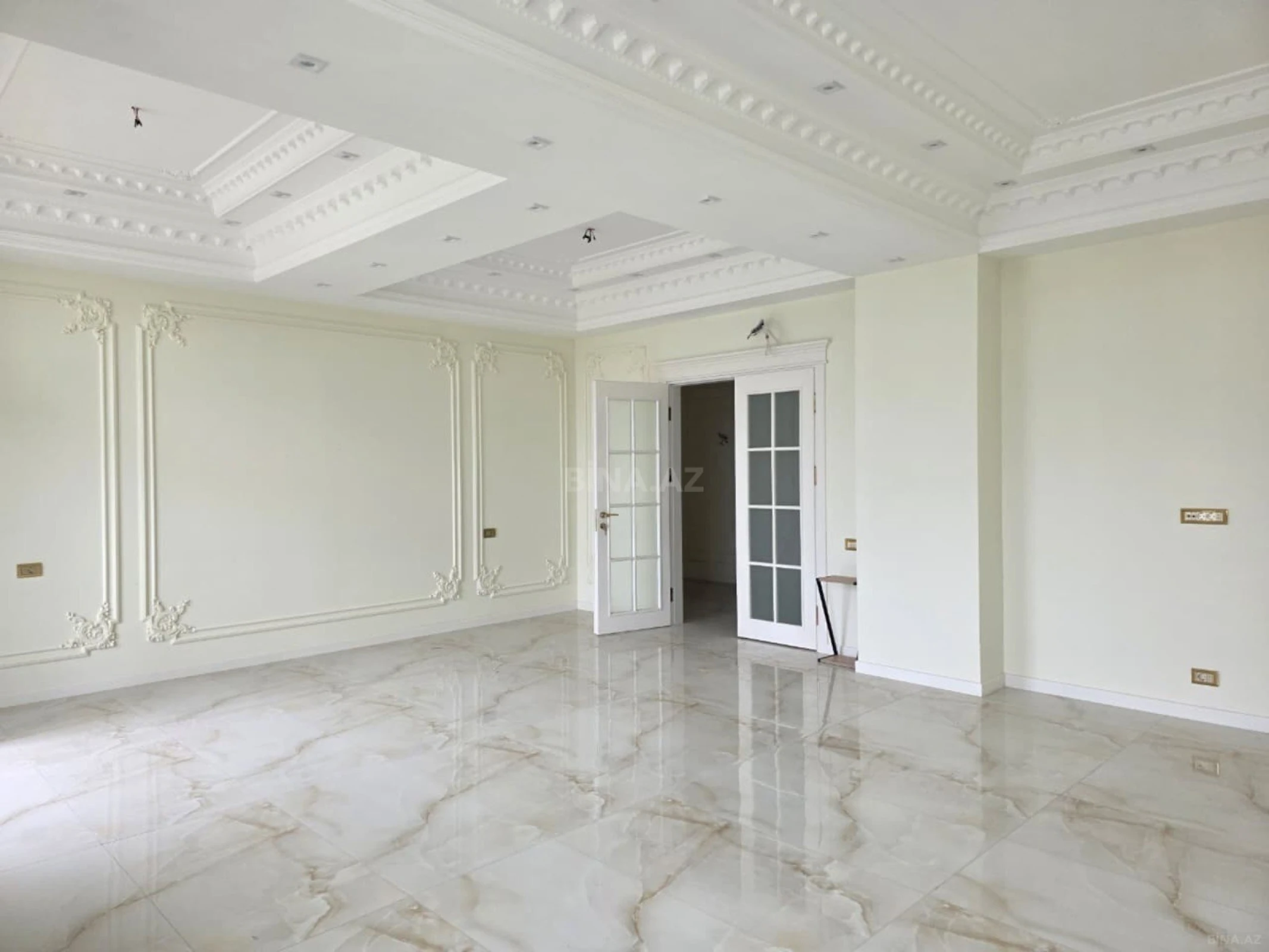 Satılır 5 otaqlı mənzil 193 m²