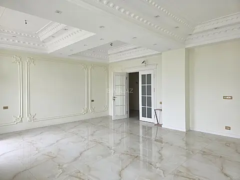Satılır 5 otaqlı mənzil 193 m²