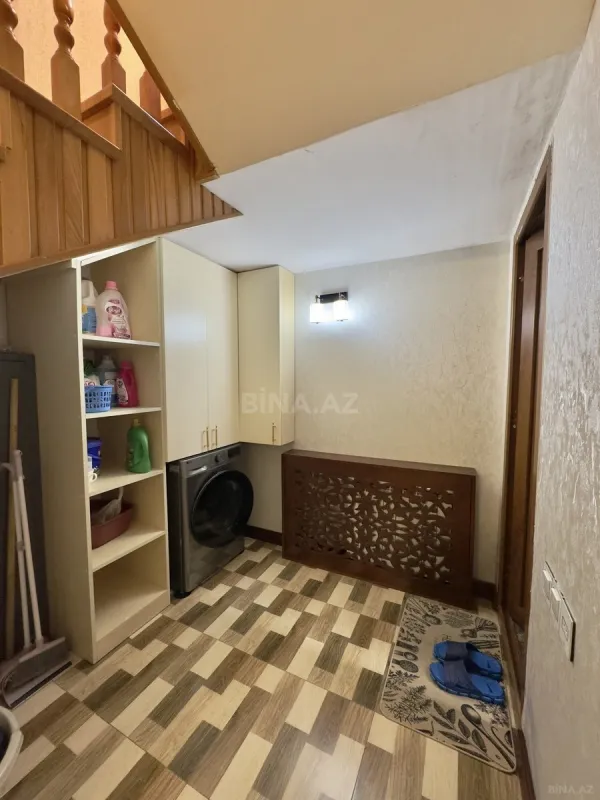 Satılır 6 otaqlı həyət evi 220 m²