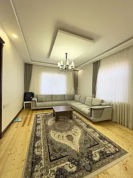 Satılır 6 otaqlı həyət evi 220 m²