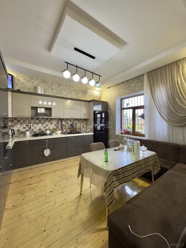 Satılır 6 otaqlı həyət evi 220 m²
