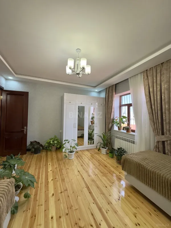 Satılır 6 otaqlı həyət evi 220 m²