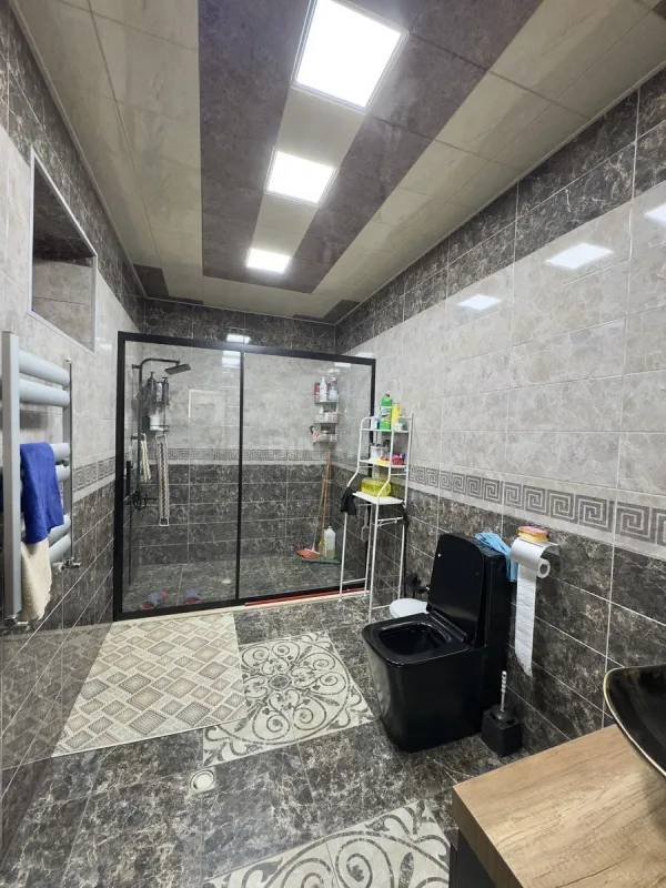 Satılır 6 otaqlı həyət evi 220 m²