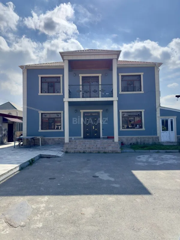 Satılır 6 otaqlı həyət evi 220 m²