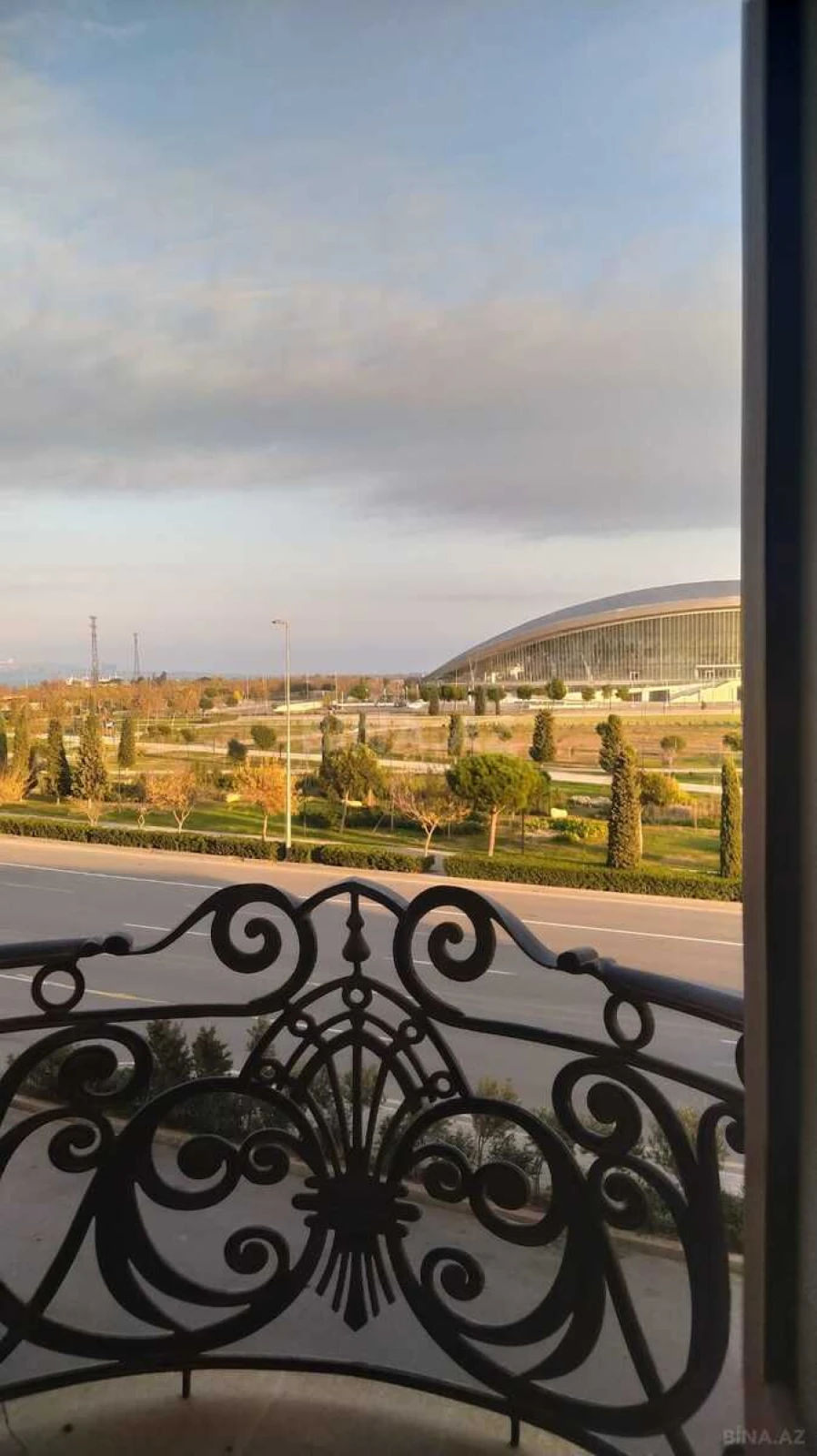 Satılır 4 otaqlı mənzil 130 m²