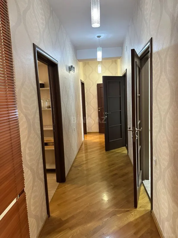 Satılır 4 otaqlı mənzil 130 m²