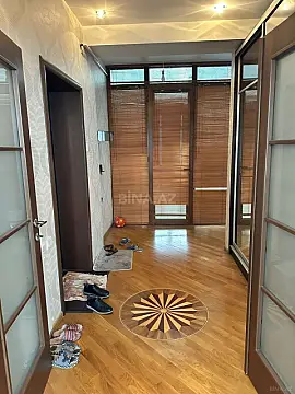 Satılır 4 otaqlı mənzil 130 m²
