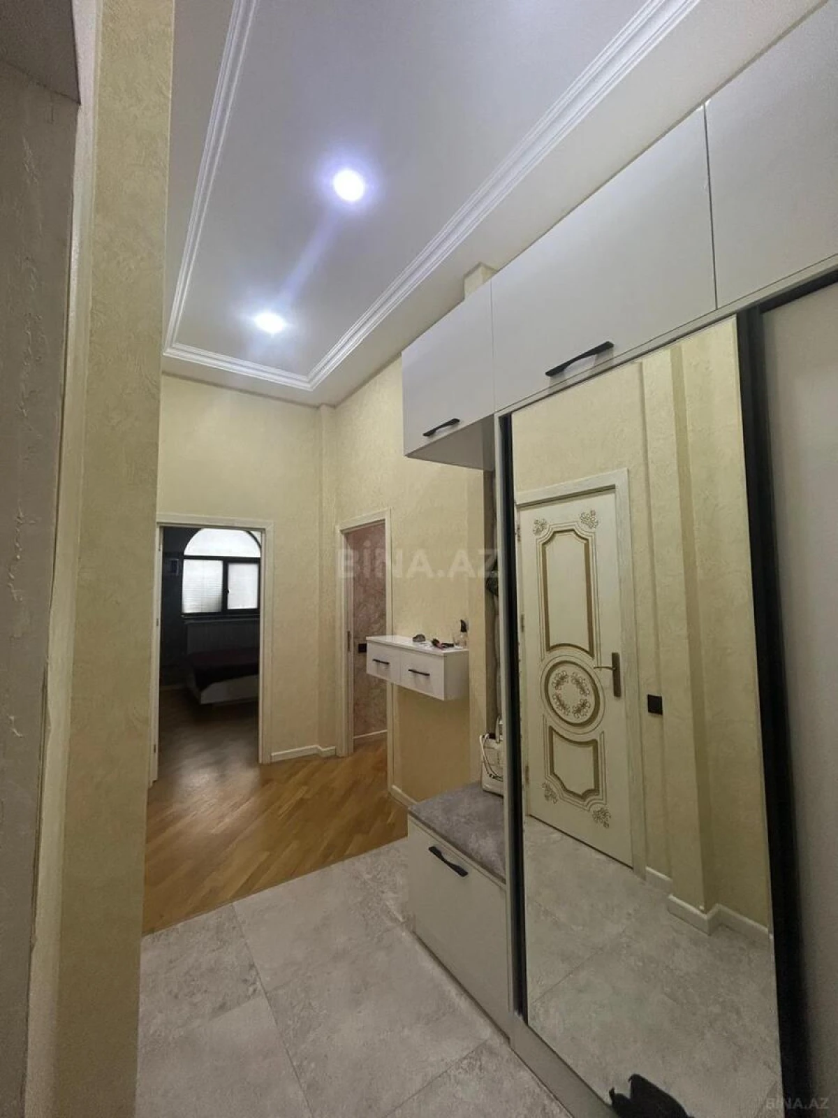 Satılır 2 otaqlı mənzil 65 m²