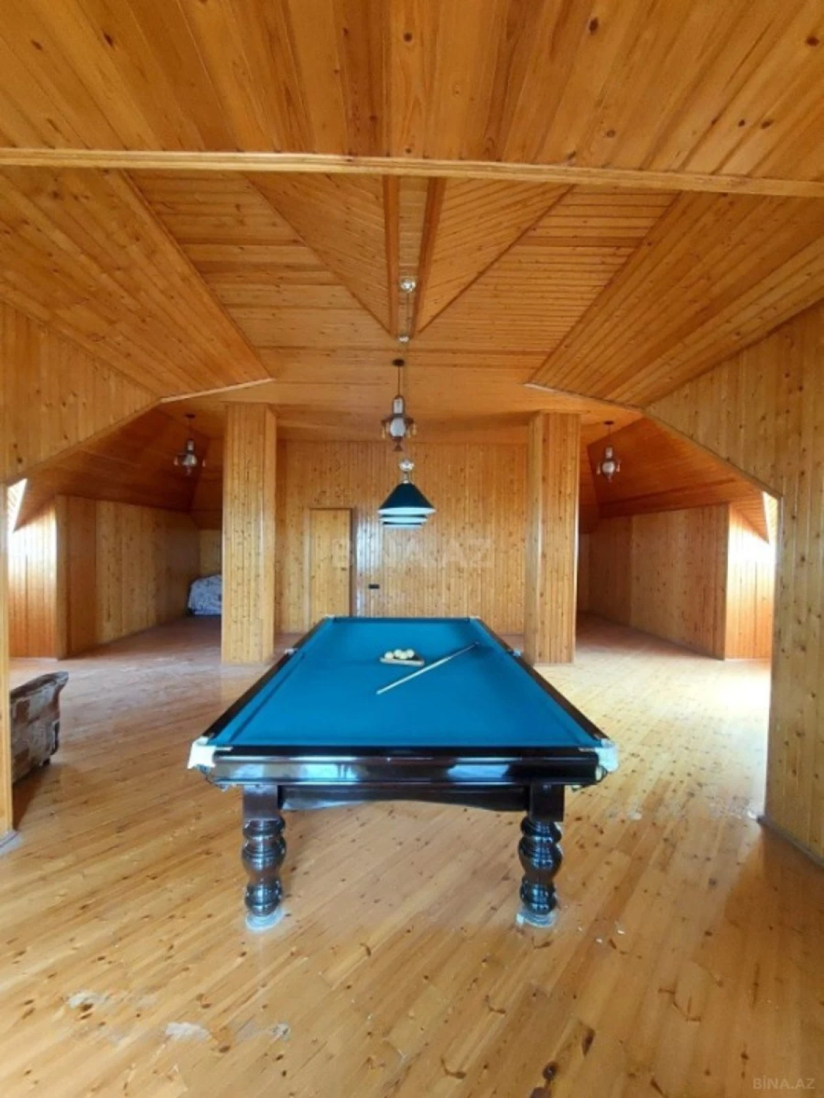 Satılır 5 otaqlı həyət evi 300 m²