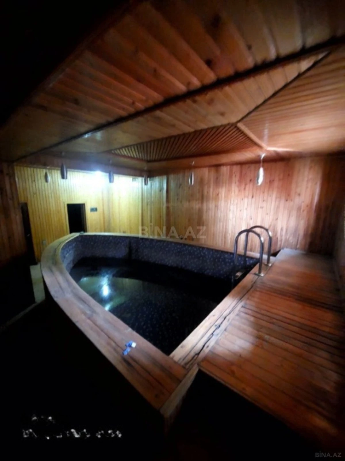 Satılır 5 otaqlı həyət evi 300 m²