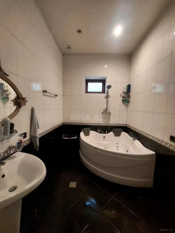 Satılır 5 otaqlı həyət evi 300 m²