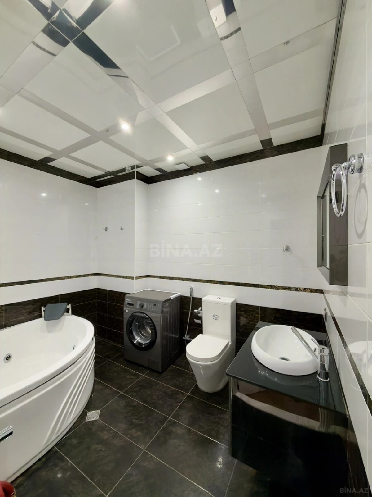 Satılır 3 otaqlı mənzil 150 m²