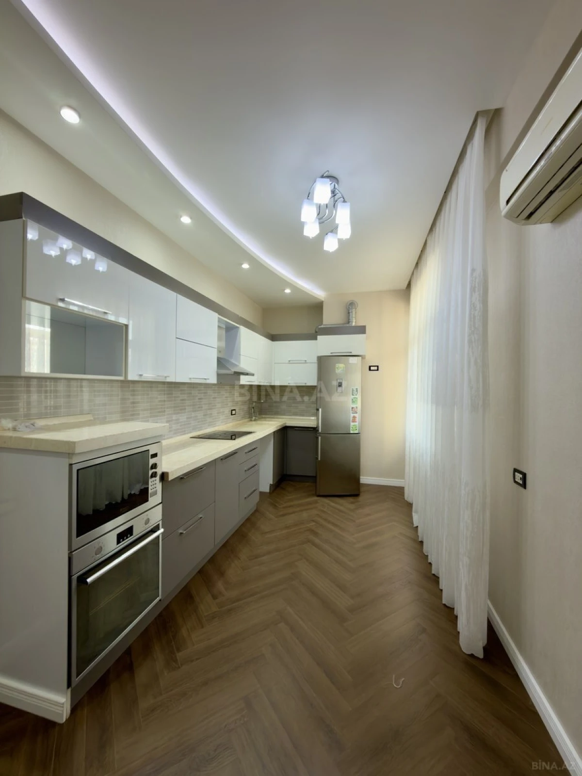 Satılır 3 otaqlı mənzil 150 m²