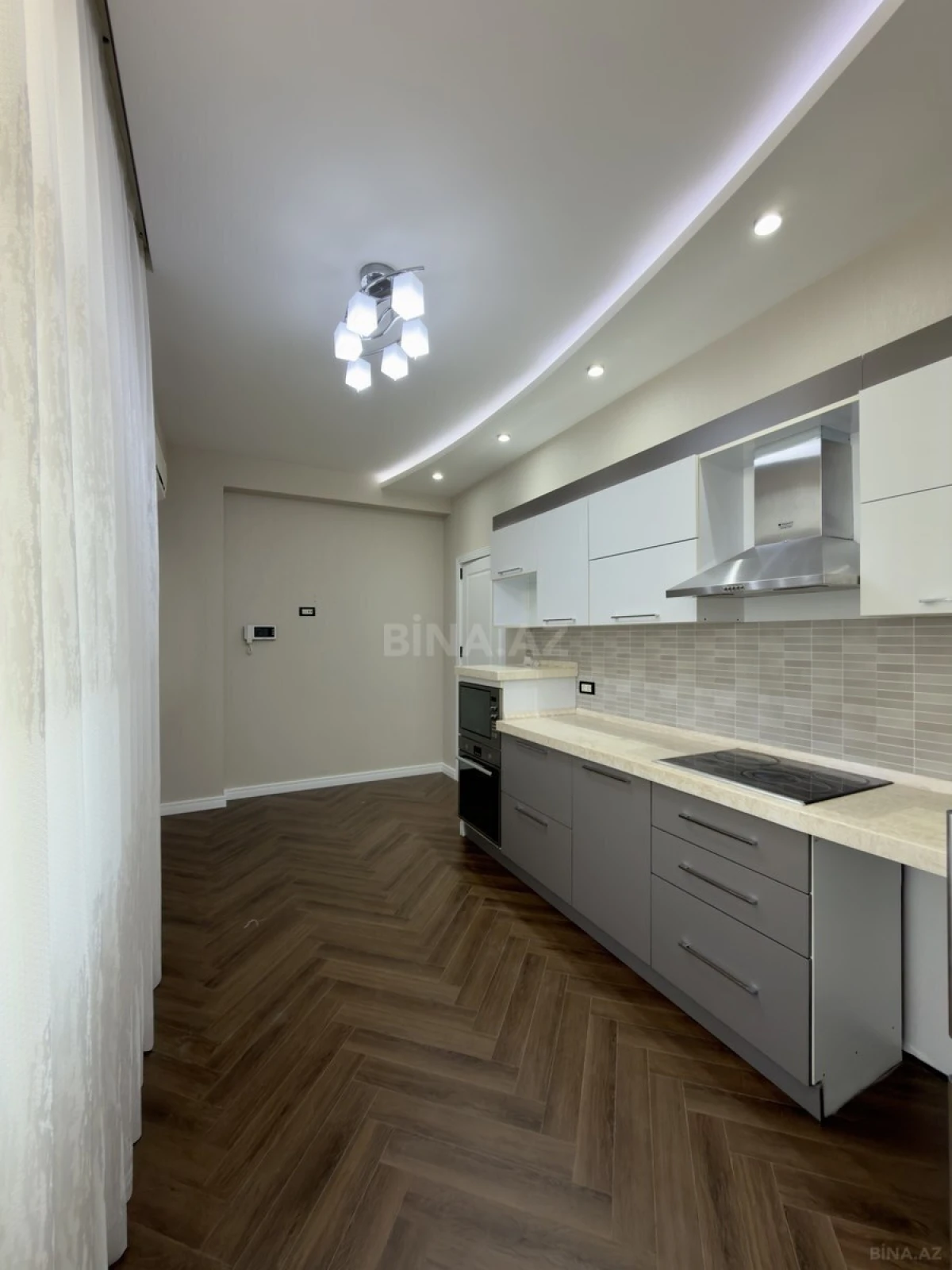 Satılır 3 otaqlı mənzil 150 m²