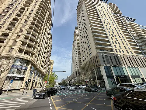 Satılır 3 otaqlı mənzil 150 m²
