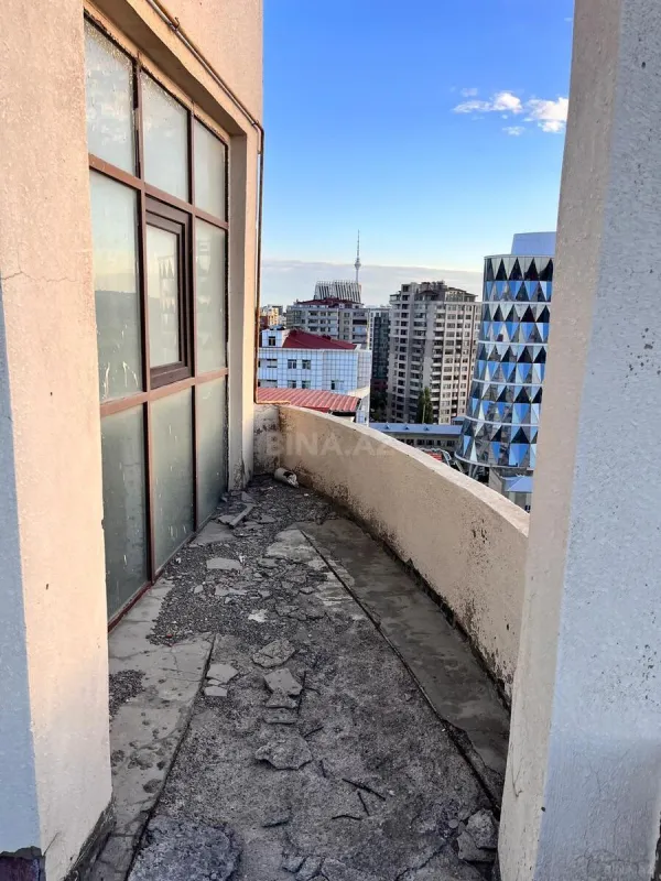 Satılır 3 otaqlı mənzil 210 m²
