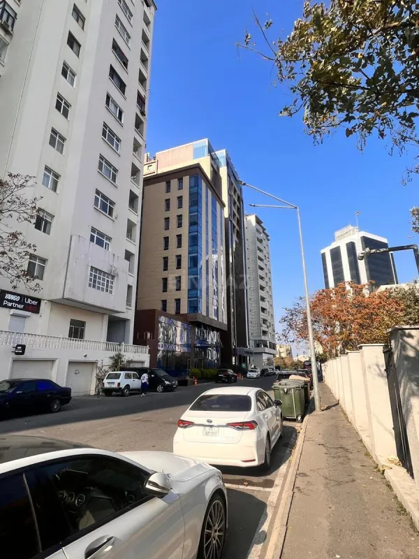 Satılır 3 otaqlı mənzil 210 m²