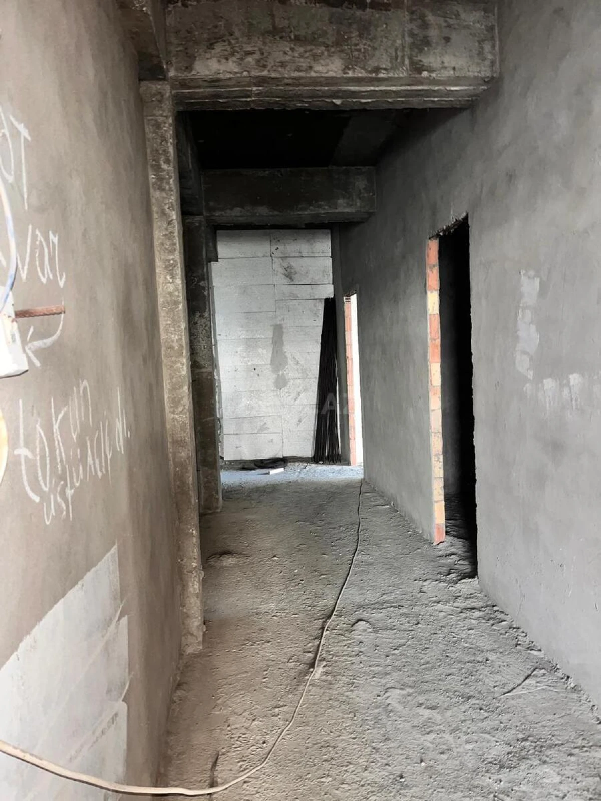 Satılır 3 otaqlı mənzil 210 m²