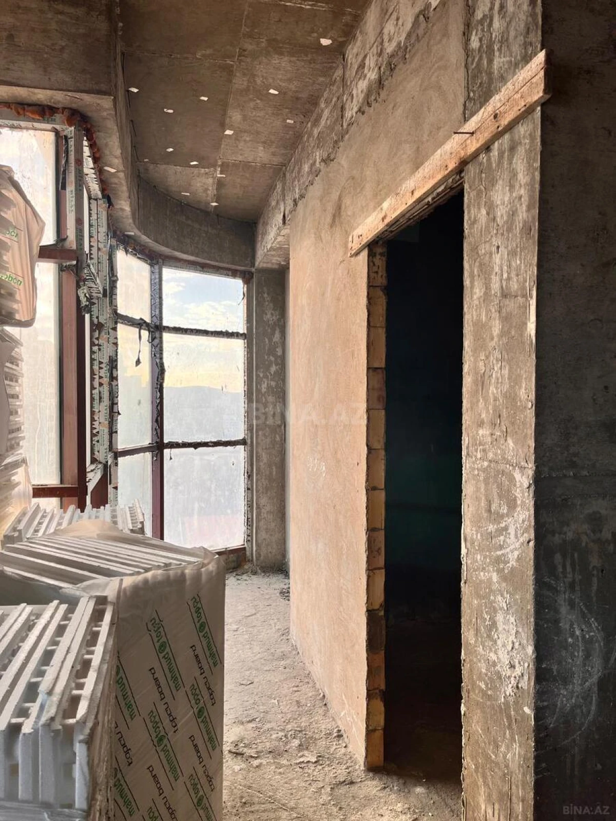 Satılır 3 otaqlı mənzil 210 m²