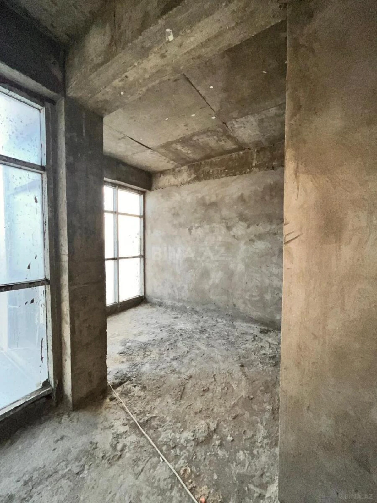 Satılır 3 otaqlı mənzil 210 m²